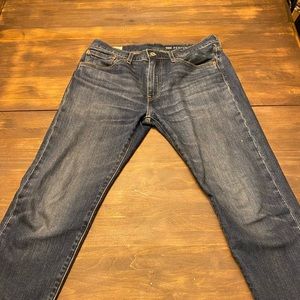 Levi’s 502 style jeans